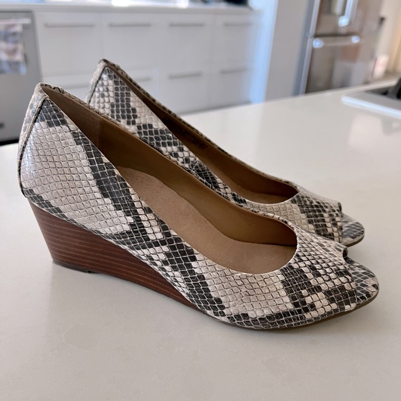 Vionic Bria Wedge - Picture 8 of 16